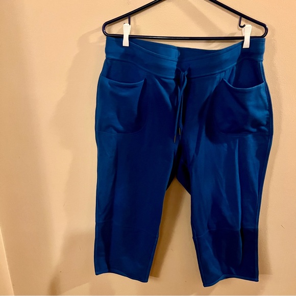 Set - Northern Reflections Activewear Set - Picture 5 of 9